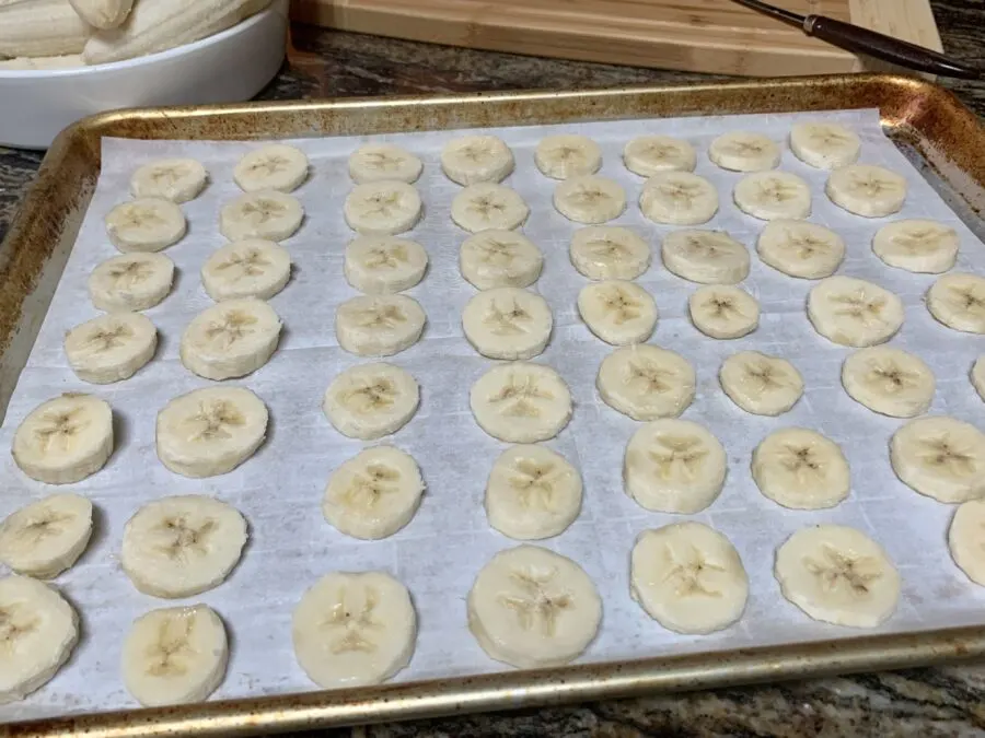 how to freeze bananas so they don't stick together