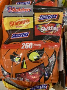 Mixed candy bag with Skittles, Starburst, Snickers, 3Musketeers